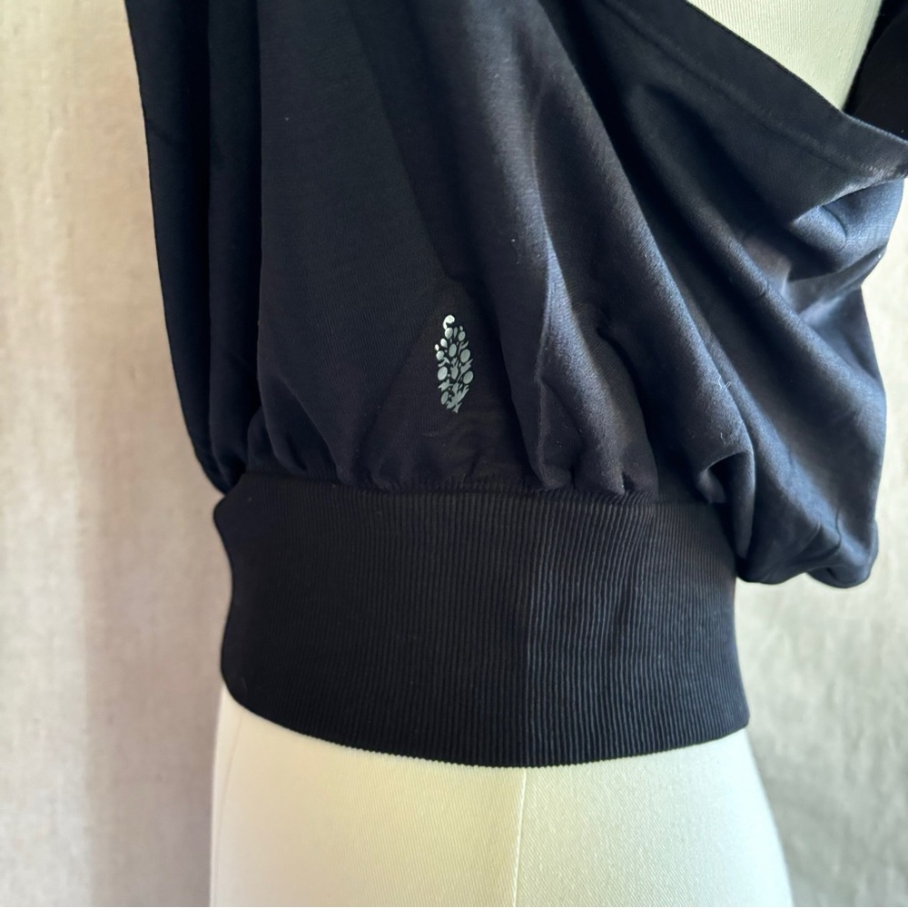 NWOT Free People Movement - Band Together Logo Tank in Black size XS small - Picture 5 of 7